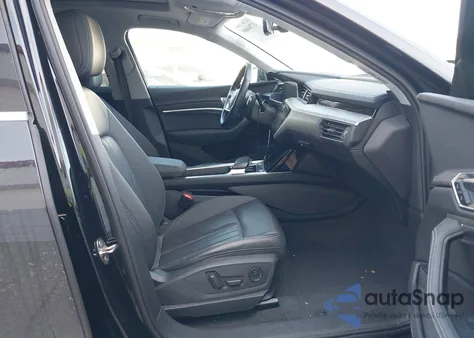 2021 Audi E-Tron Premium Plus Quattro z USA, uszkodzony, nr VIN WA1LAAGE5MB022422